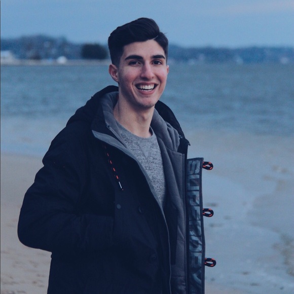 Welcome to my Closet✨ Play my Follow Game! Share! - Picture 1 of 2